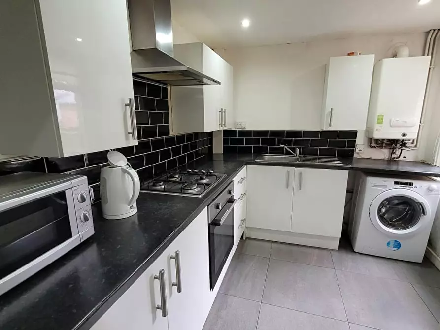 Immagine 8 di Casa indipendente in affitto  in Newcombe Street a 