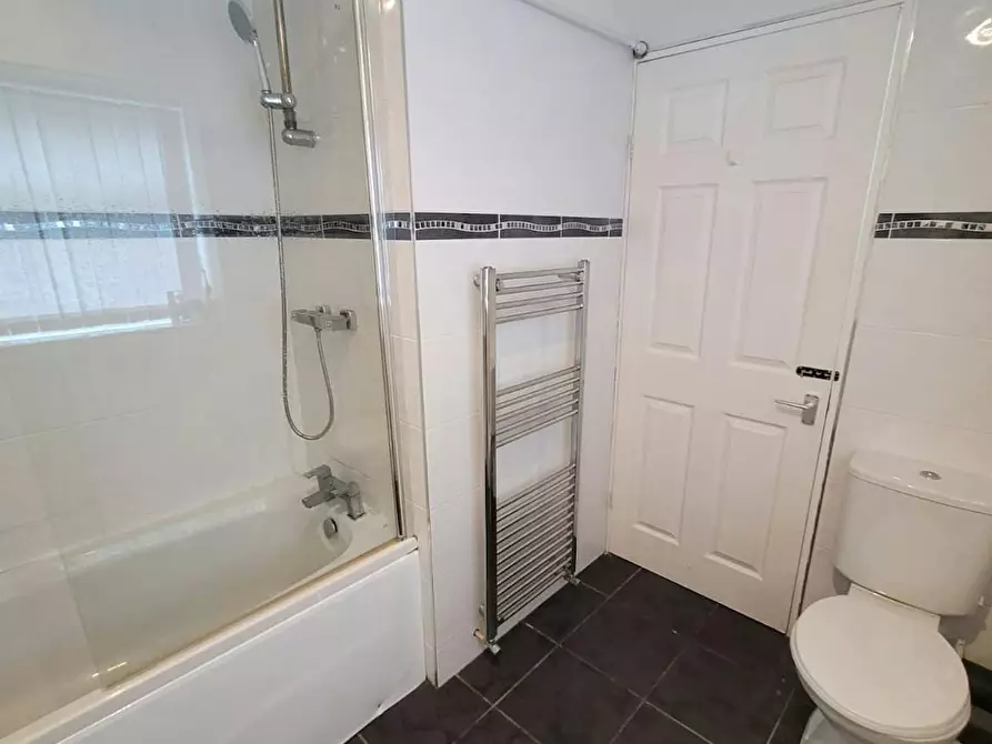 Immagine 3 di Casa indipendente in affitto  in Springbank Road a 