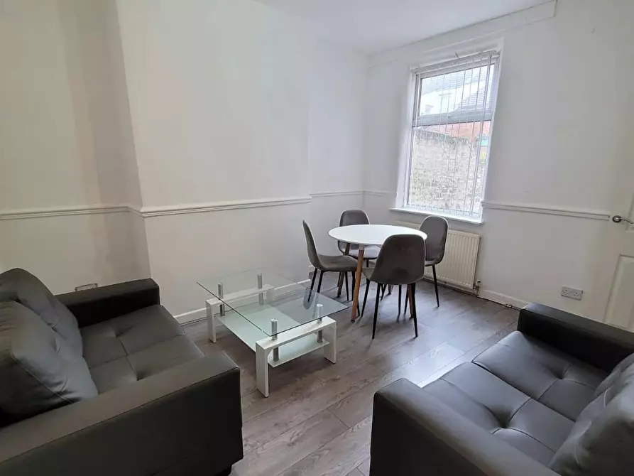 Immagine 4 di Casa indipendente in affitto  in Springbank Road a 