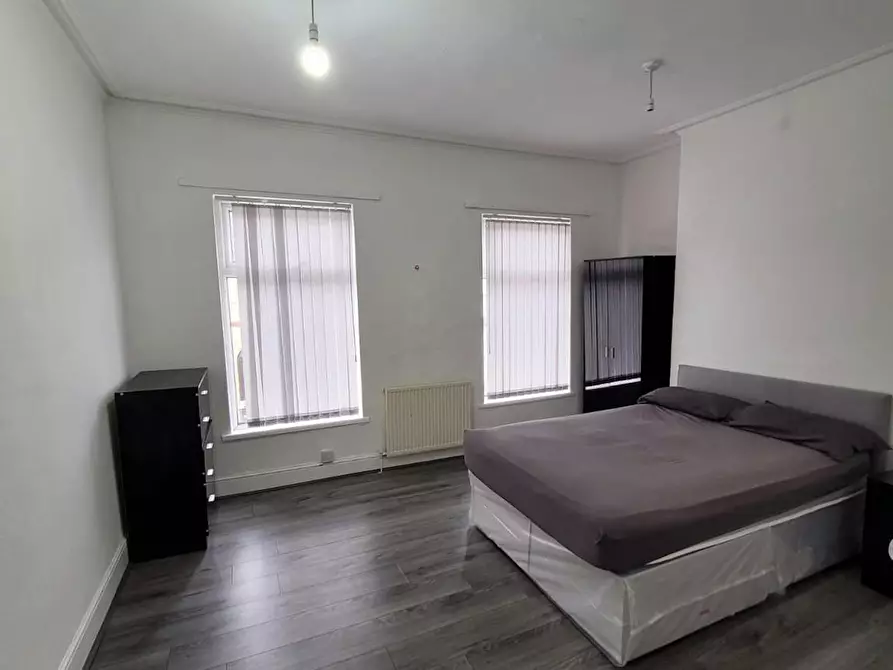 Immagine 5 di Casa indipendente in affitto  in Springbank Road a 