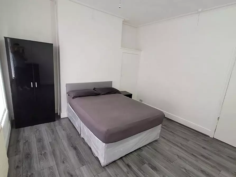 Immagine 6 di Casa indipendente in affitto  in Springbank Road a 