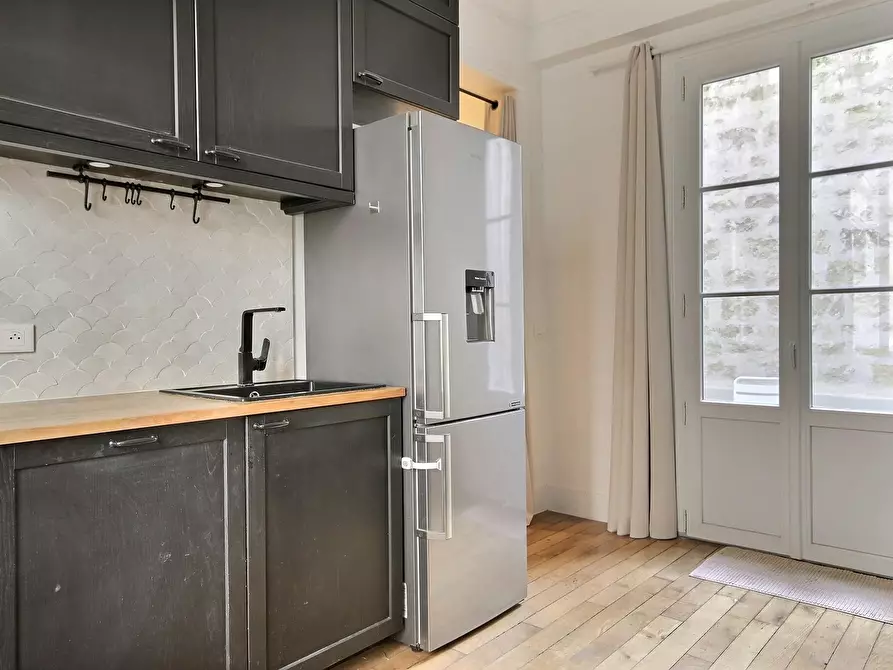 Immagine 7 di Appartamento in affitto  in Rue Rodier a Paris