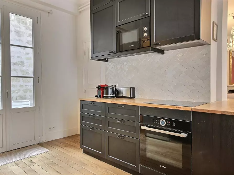 Immagine 6 di Appartamento in affitto  in Rue Rodier a Paris