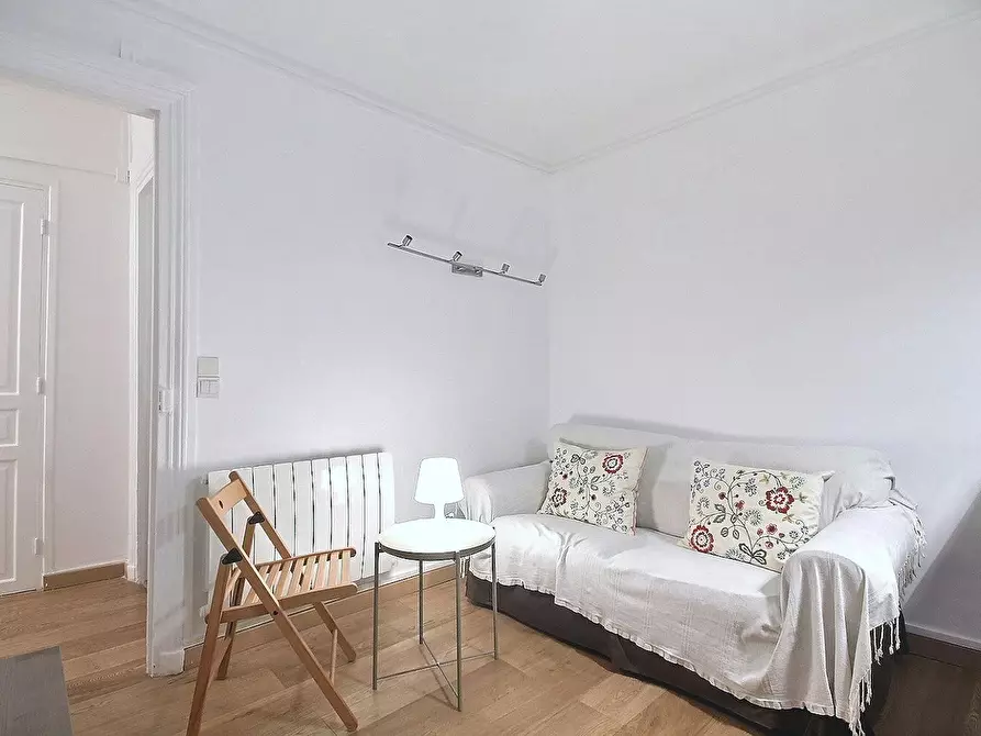 Immagine 3 di Appartamento in affitto  in Rue du Mont Cenis a Paris 18