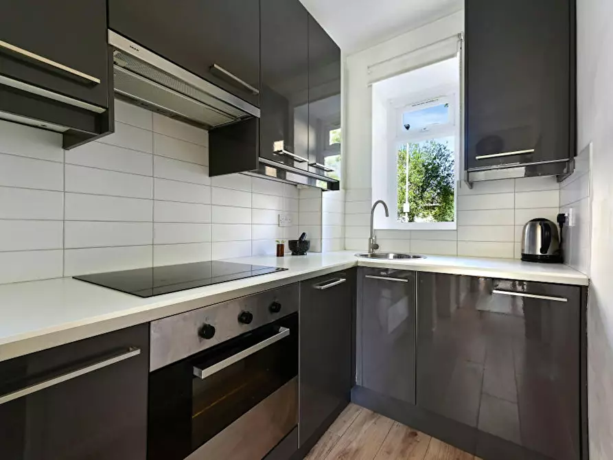 Immagine 5 di Appartamento in affitto  in Smithwood Close a Merton