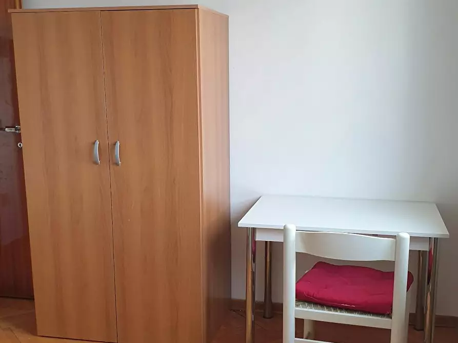 Immagine 1 di Camera in affitto  in Via Fratelli Perini a Trento