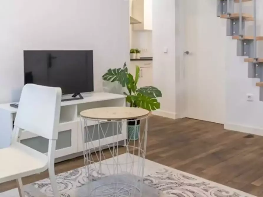 Immagine 1 di Appartamento in affitto  in Calle de Blasco de Garay a Madrid