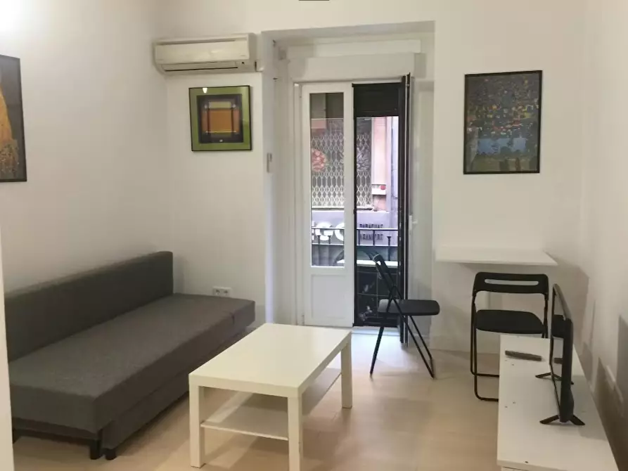 Immagine 1 di Appartamento in affitto  in Calle de Mesonero Romanos a Madrid