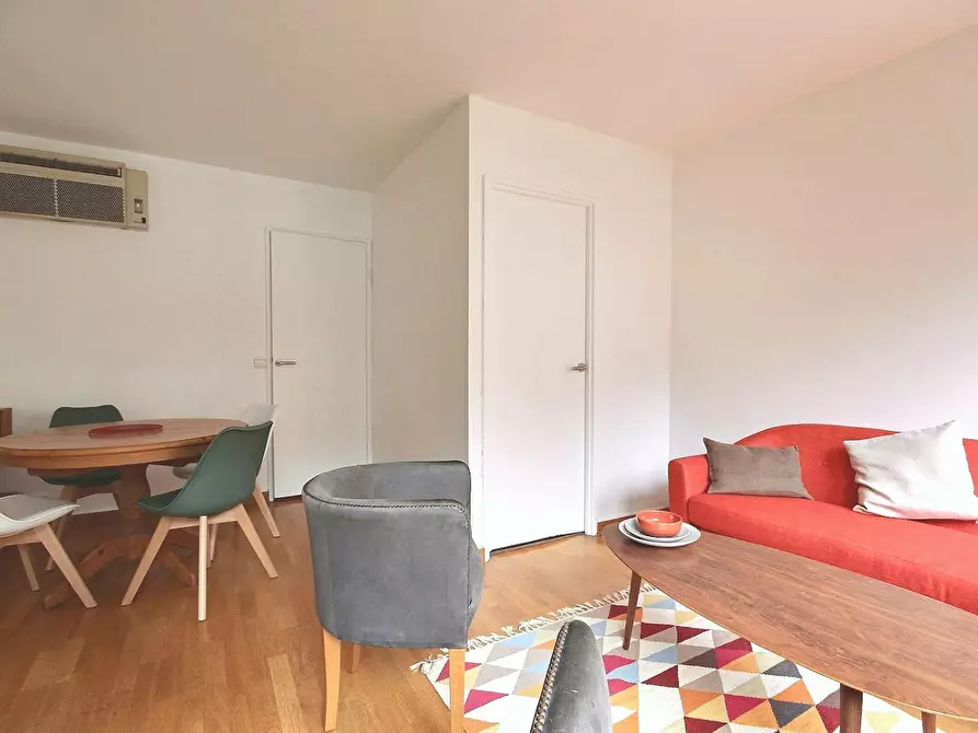 Immagine 4 di Appartamento in affitto  in Rue du Faubourg Poissonnière a Paris
