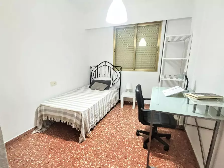 Immagine 1 di Camera in affitto  in Carrer de Vázquez de Mella a Burjassot