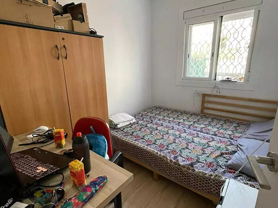 Immagine 5 di Camera in affitto  in Carrer del Doctor Jaume Ferran i Clua a Hospitalet De Llobregat, L'