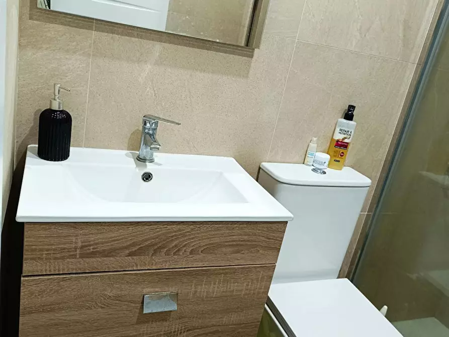Immagine 10 di Camera in affitto  in Carrer del Doctor Jaume Ferran i Clua a Hospitalet De Llobregat, L'