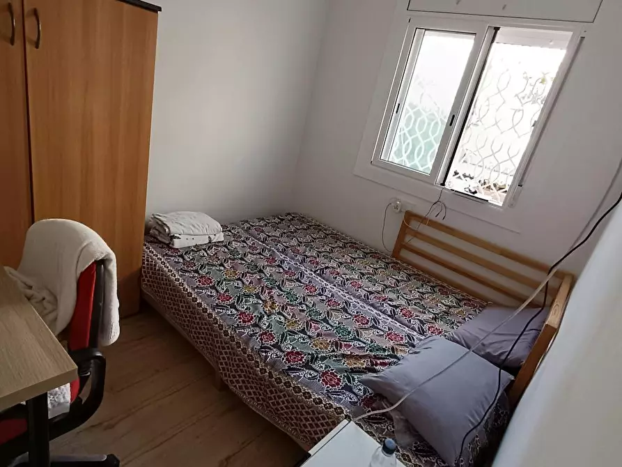 Immagine 3 di Camera in affitto  in Carrer del Doctor Jaume Ferran i Clua a Hospitalet De Llobregat, L'