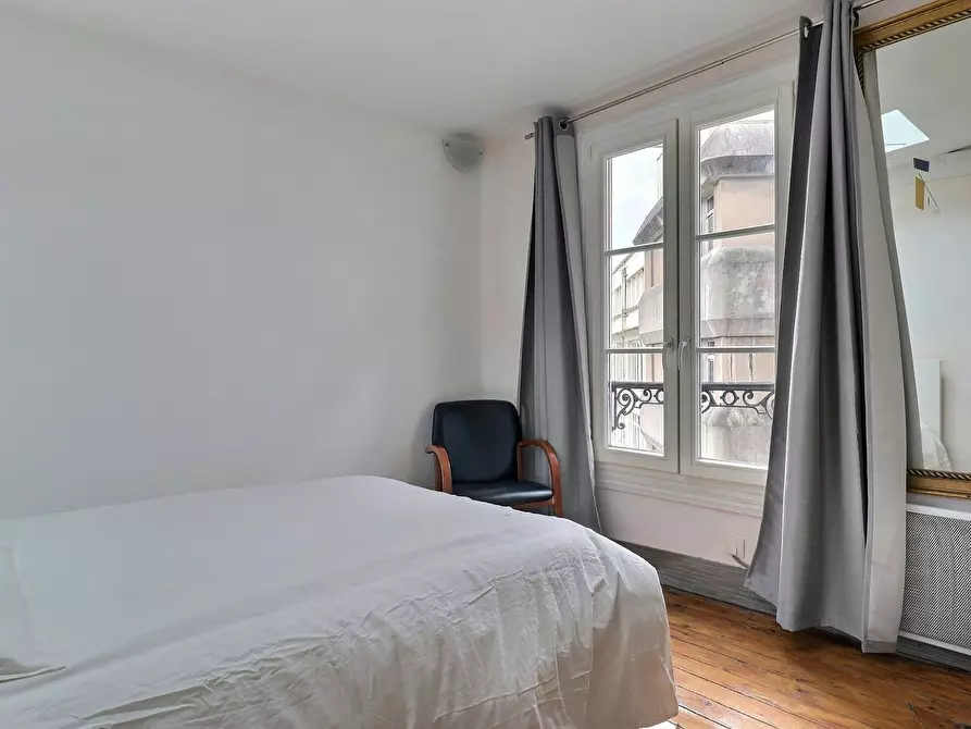 Immagine 2 di Appartamento in affitto  in Rue Coustou a Paris 18