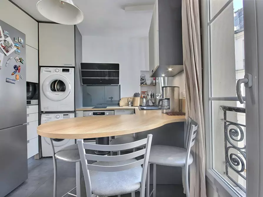 Immagine 6 di Appartamento in affitto  in Rue de la Roquette a Paris
