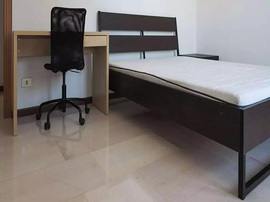 Immagine 2 di Camera in affitto  in Via Vincenzo Giordano Orsini a Milano