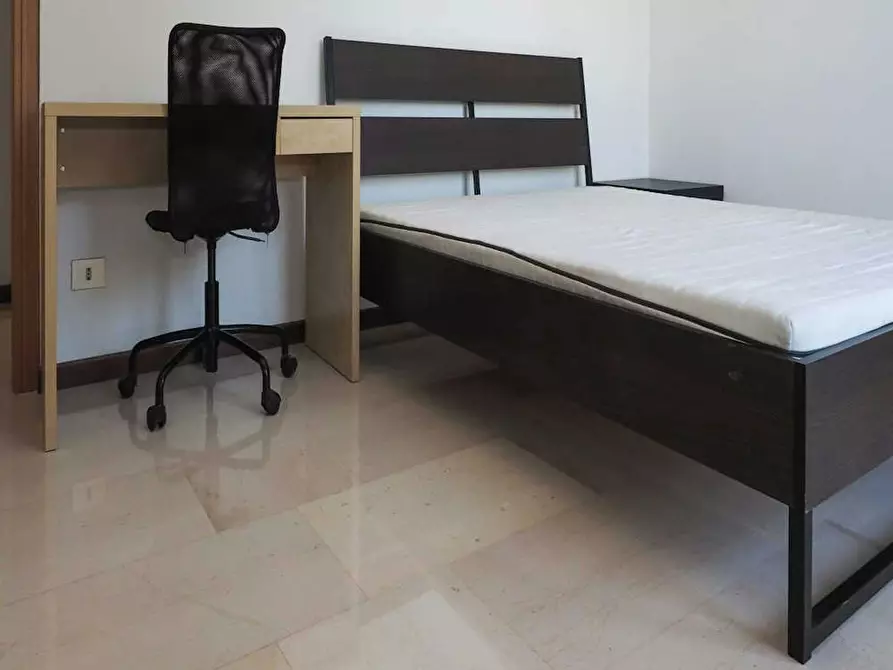 Immagine 2 di Camera in affitto  in Via Vincenzo Giordano Orsini a Milano