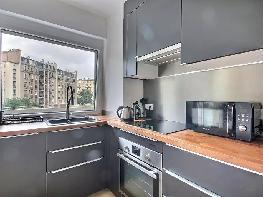 Immagine 8 di Appartamento in affitto  in Rue Vauvenargues a Paris 18
