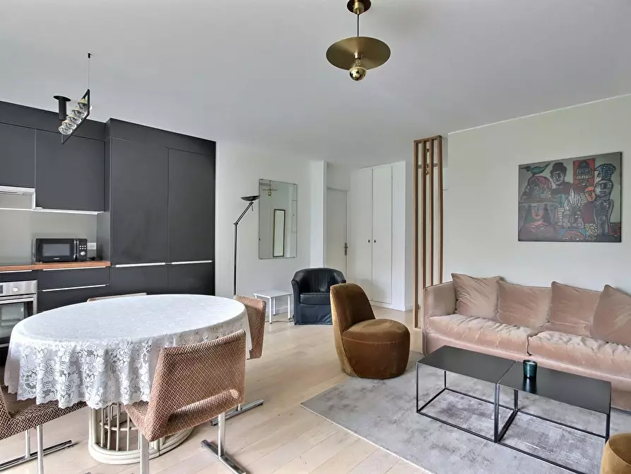 Immagine 6 di Appartamento in affitto  in Rue Vauvenargues a Paris 18
