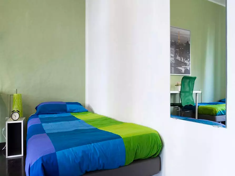 Immagine 3 di Camera in affitto  in Viale Evaristo Stefini a Milano