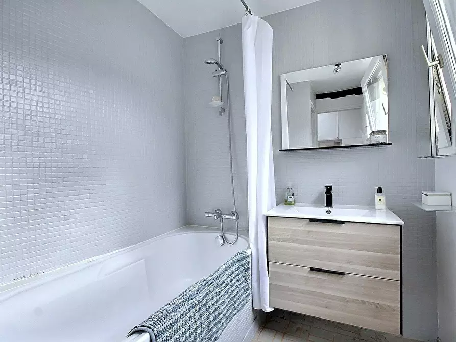 Immagine 10 di Appartamento in affitto  in Rue des Gravilliers a Paris 03