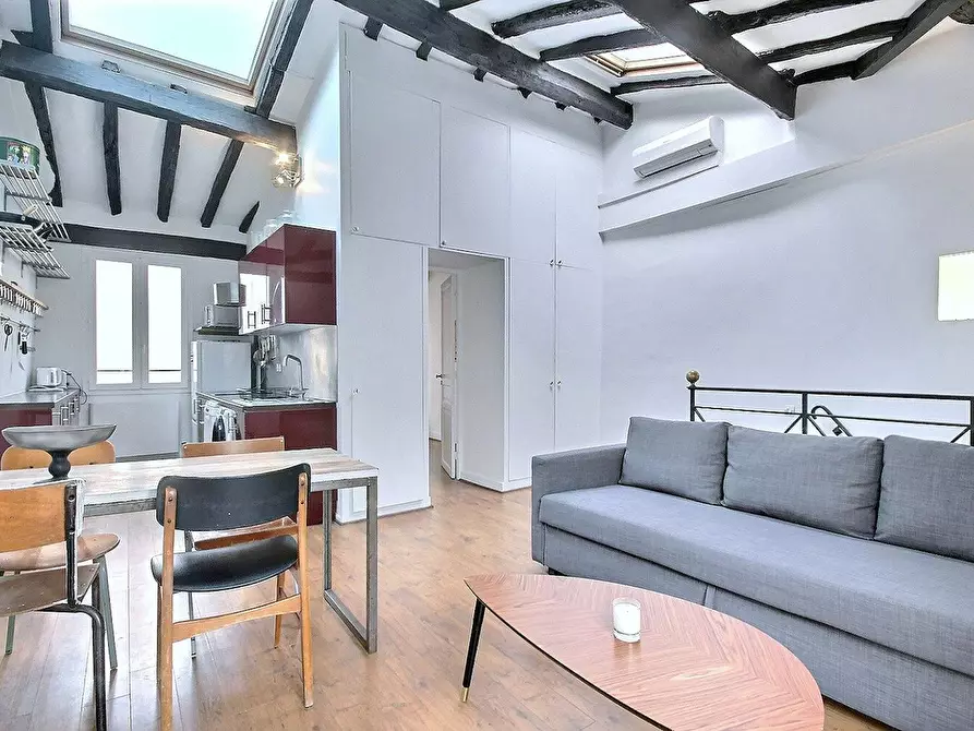 Immagine 3 di Appartamento in affitto  in Rue des Gravilliers a Paris 03