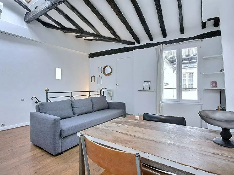 Immagine 1 di Appartamento in affitto  in Rue des Gravilliers a Paris 03