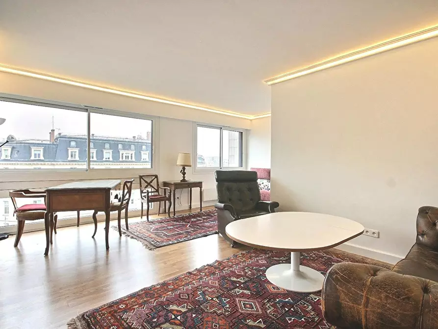 Immagine 1 di Appartamento in affitto  in Rue Bayen a Paris 17