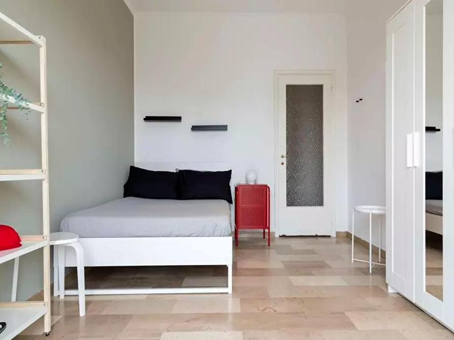 Immagine 2 di Camera in affitto  in Via Arcivescovo Romilli a Milano