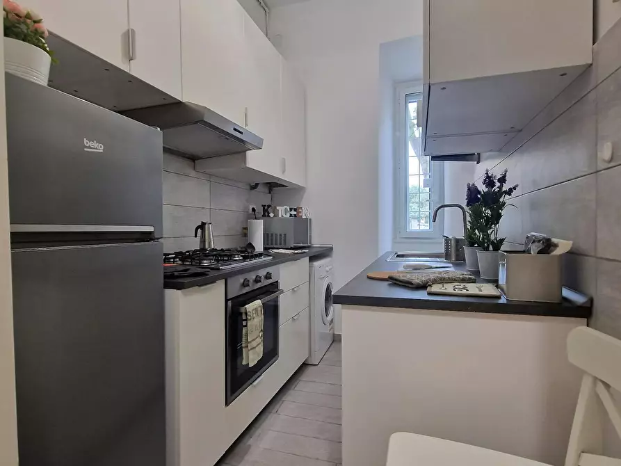 Immagine 10 di Camera in affitto  in Via Ostiense a Roma