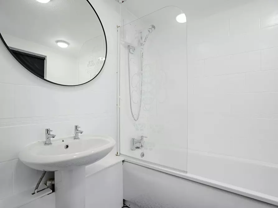Immagine 9 di Casa indipendente in affitto  in Ince Avenue a 
