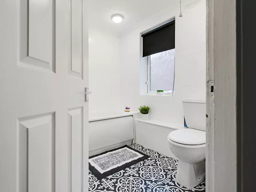 Immagine 8 di Casa indipendente in affitto  in Ince Avenue a 