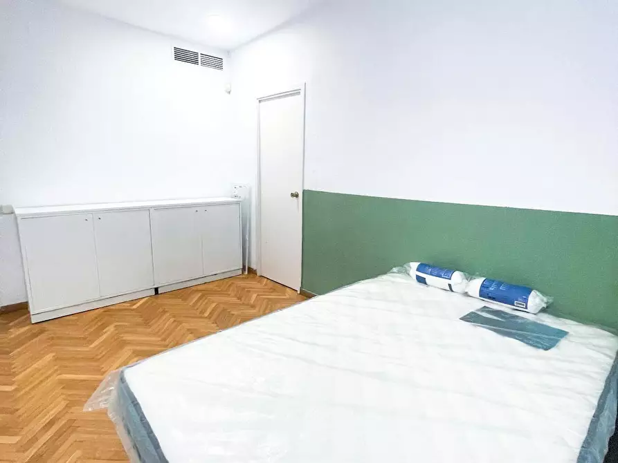 Immagine 7 di Camera in affitto  in Carrer de Calvet a Barcelona