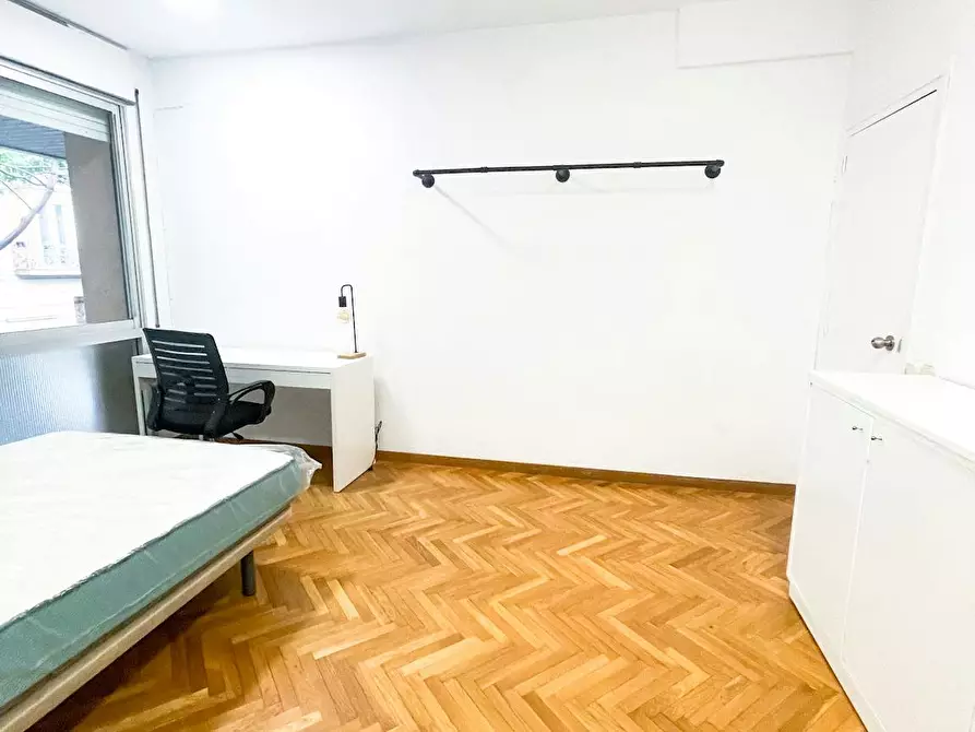 Immagine 6 di Camera in affitto  in Carrer de Calvet a Barcelona