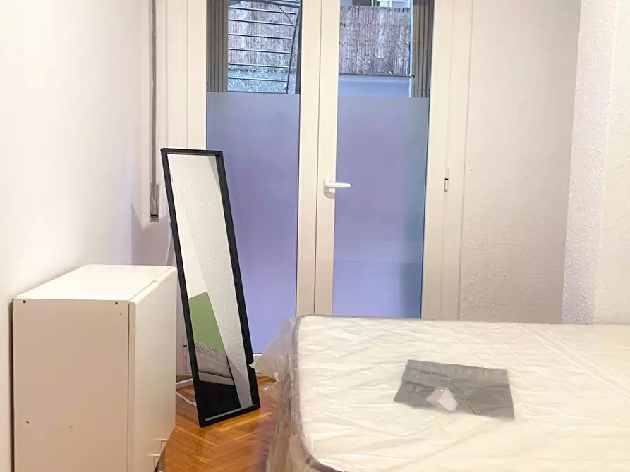 Immagine 7 di Camera in affitto  in Carrer de Calvet a Barcelona