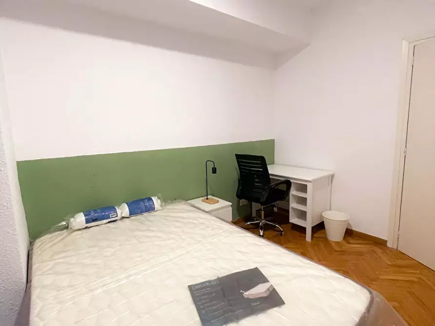 Immagine 4 di Camera in affitto  in Carrer de Calvet a Barcelona