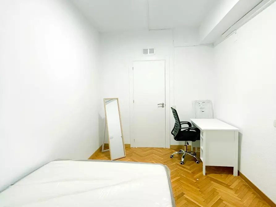 Immagine 2 di Camera in affitto  in Carrer de Calvet a Barcelona