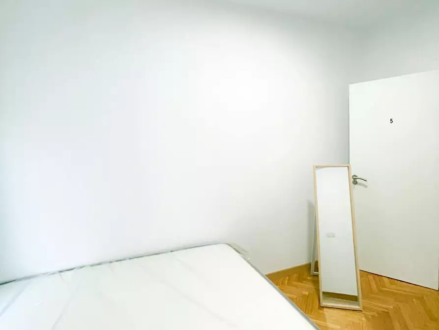 Immagine 3 di Camera in affitto  in Carrer de Calvet a Barcelona