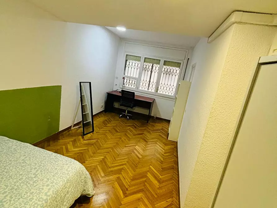 Immagine 5 di Camera in affitto  in Carrer de Calvet a Barcelona