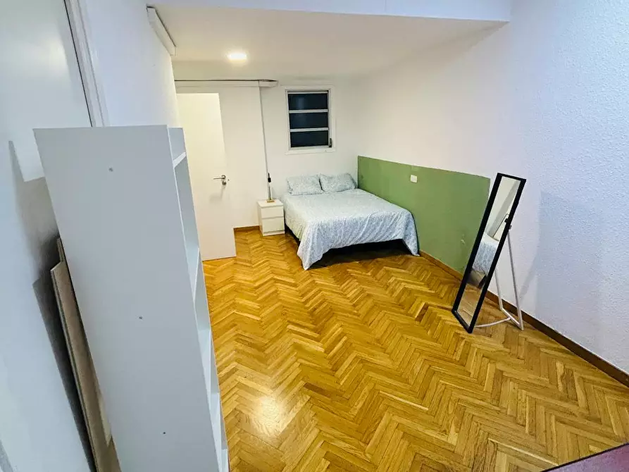 Immagine 6 di Camera in affitto  in Carrer de Calvet a Barcelona