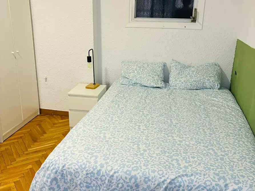 Immagine 4 di Camera in affitto  in Carrer de Calvet a Barcelona