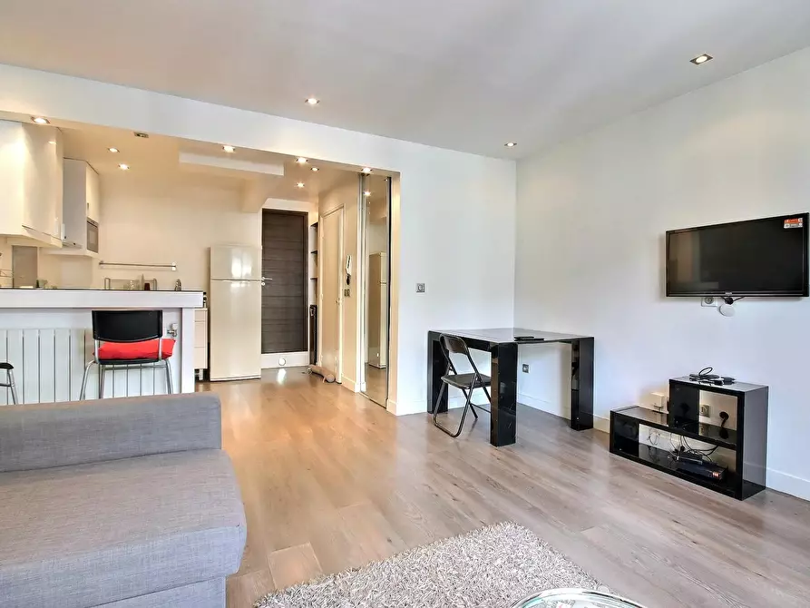 Immagine 2 di Appartamento in affitto  in Rue Brunel a Paris 17