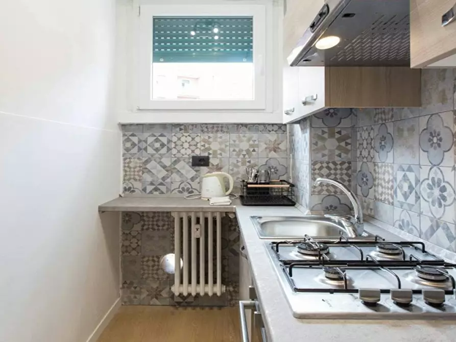 Immagine 5 di Camera in affitto  in Via Lorenteggio a Milano