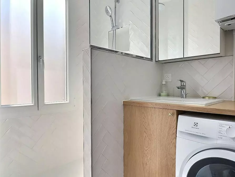 Immagine 10 di Appartamento in affitto  in Rue du Grand Prieuré a Paris