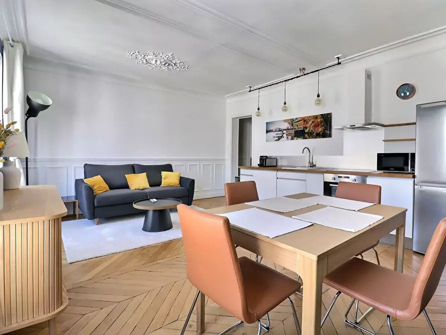 Immagine 5 di Appartamento in affitto  in Rue du Grand Prieuré a Paris