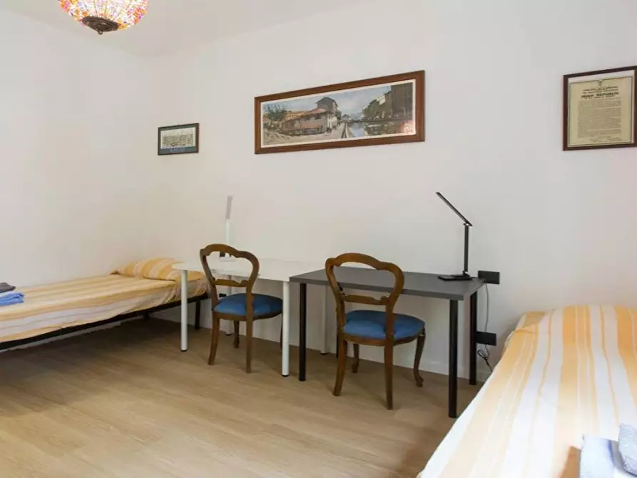 Immagine 2 di Camera condivisa in affitto  in Via Lorenteggio a Milano