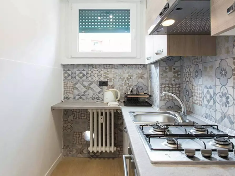 Immagine 3 di Camera condivisa in affitto  in Via Lorenteggio a Milano