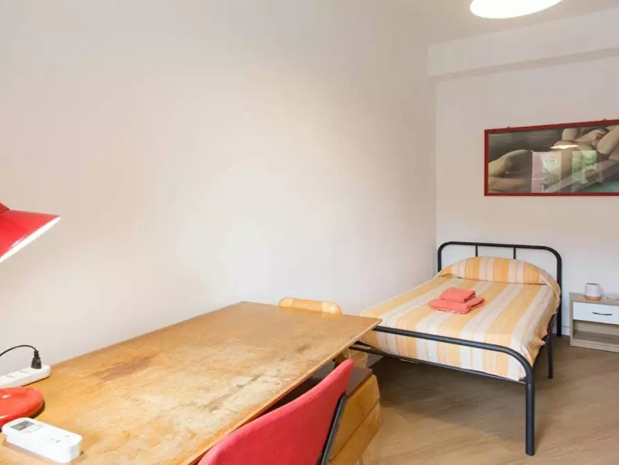 Immagine 2 di Camera in affitto  in Via Lorenteggio a Milano