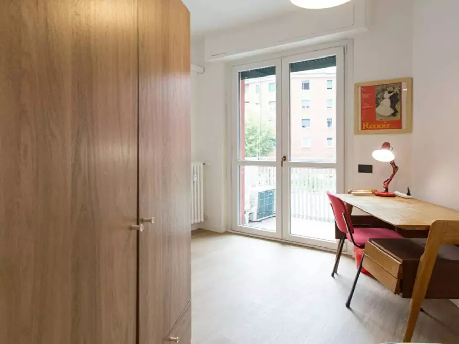 Immagine 9 di Camera in affitto  in Via Lorenteggio a Milano