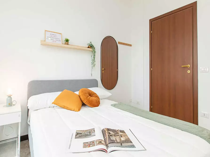 Immagine 6 di Camera in affitto  in Viale Sondrio a Milano